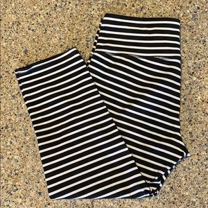 Athleta Cropped Stripped Leggings